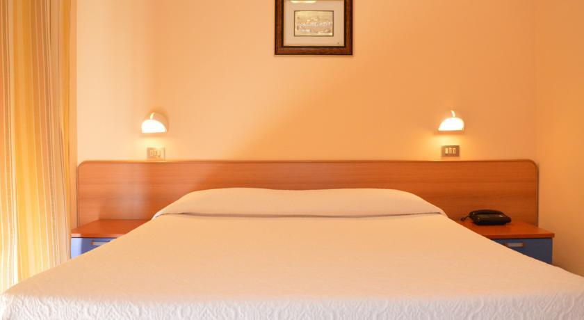 Albergo Leonardo Chianciano Terme Habitación foto
